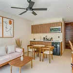 Xibalba Luxe Community With Pool And Gym 5Min To Beach